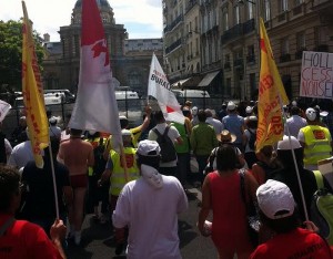 Réactualisé – Manifestation des buralistes à Paris…