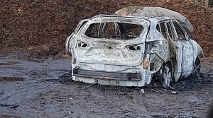 Faits divers : Voiture incendiée hier soir