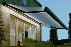 Montchanin : Labrosse-Azur » … votre spécialiste menuiseries, volets, portes de garage, portails, stores, bannes et pergolas