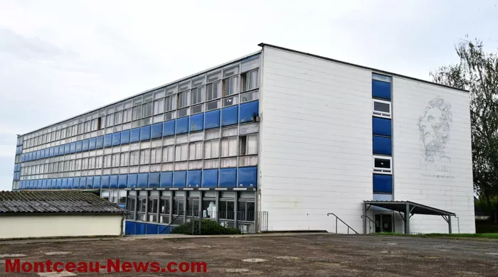 hommage-college-sanvignes-1512241