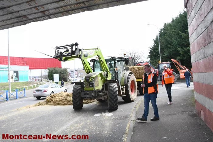 camion-paille-210225161031