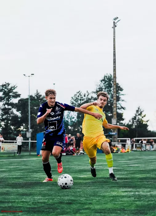 foot-yanis-140825161025