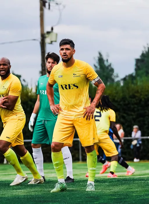 foot-yanis-081025161024