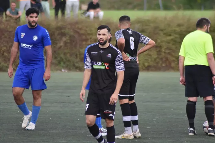 foot-yanis-081025161025