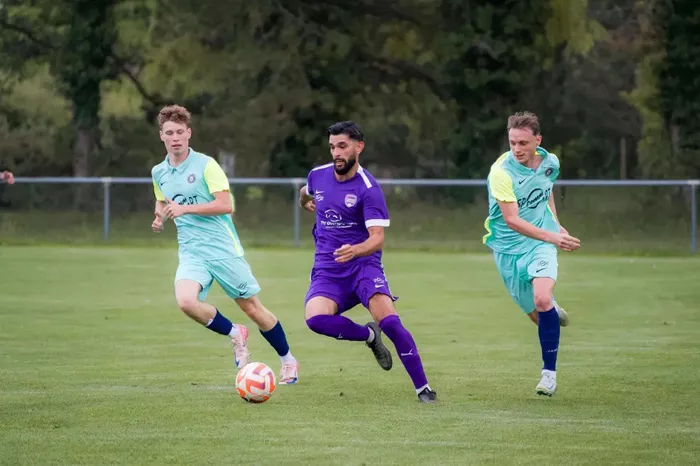 foot-yanis-j1-1910252