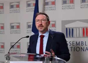 Mariages frauduleux : les maires laissés seuls face aux OQTF