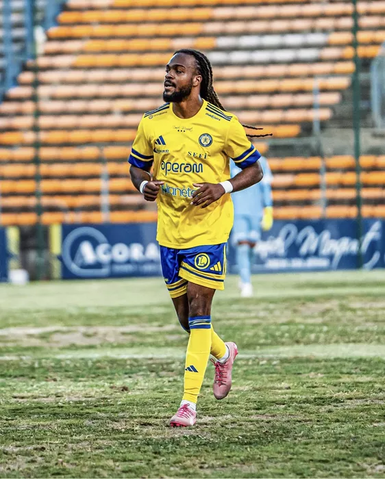 foot-yanis-1910262